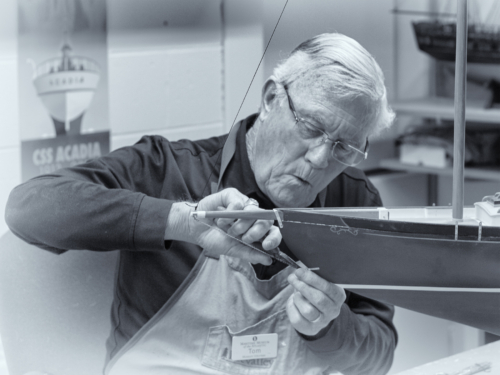 8 points-SHIP MODEL CRAFT MAN AT WORK-Arulramalingam